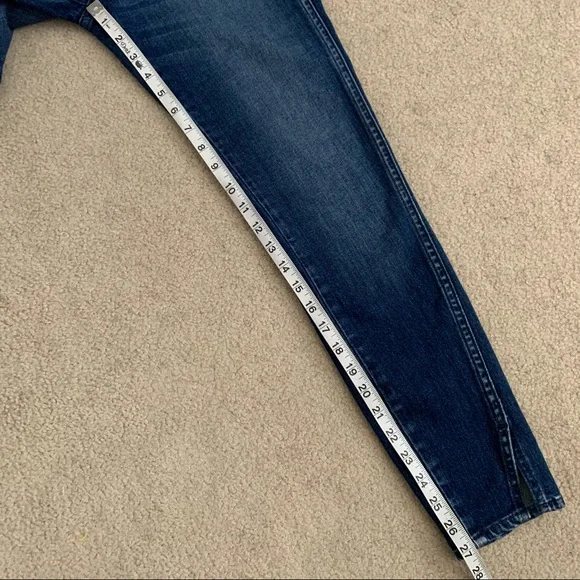 AMO High Rise Twist Crop Blue Jeans in Sweetheart